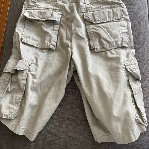 Cargo shorts - Picture 2 of 3